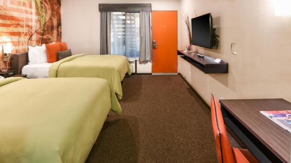 The Tangerine - a Burbank Hotel image 25