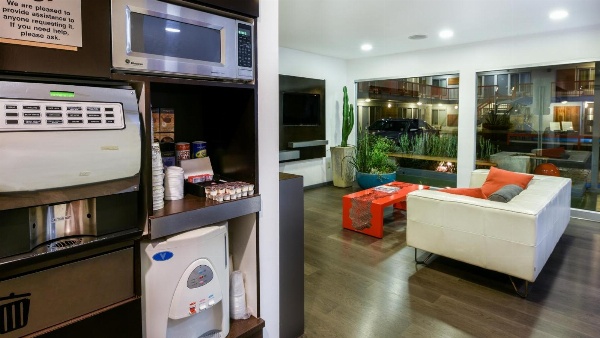 The Tangerine - a Burbank Hotel image 4